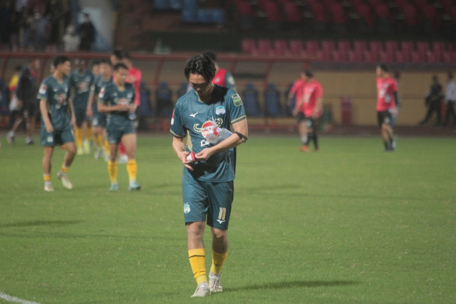 sau-hon-1-thap-ky-cong-hien-khong-danh-hieu-tuan-anh-muon-roi-hagl